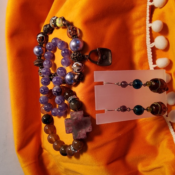 Beautiful glass stretch bracelets, one pair of glass beads earrings. - Picture 11 of 12